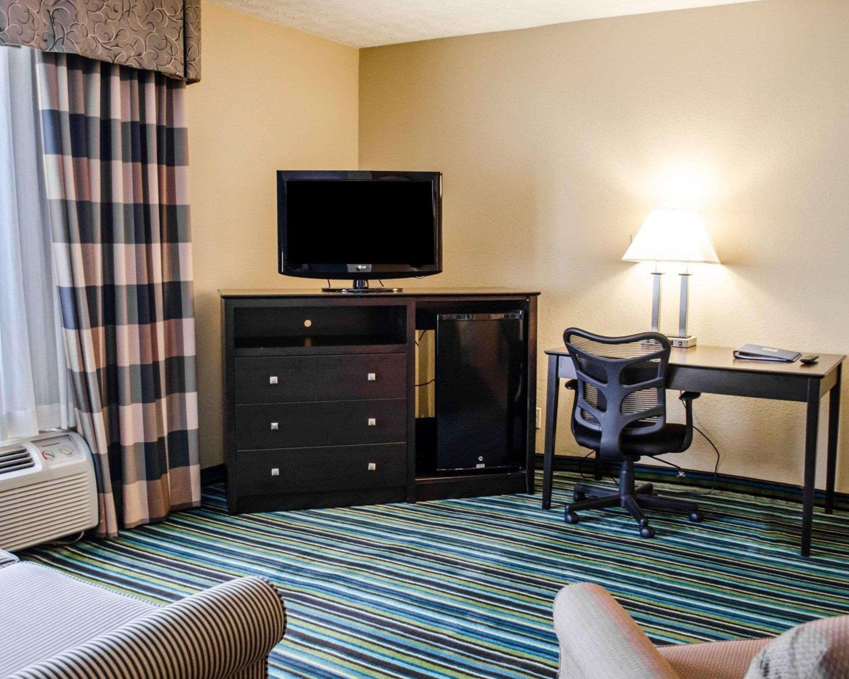 Quality Inn & Suites Medina - Akron West Exteriér fotografie