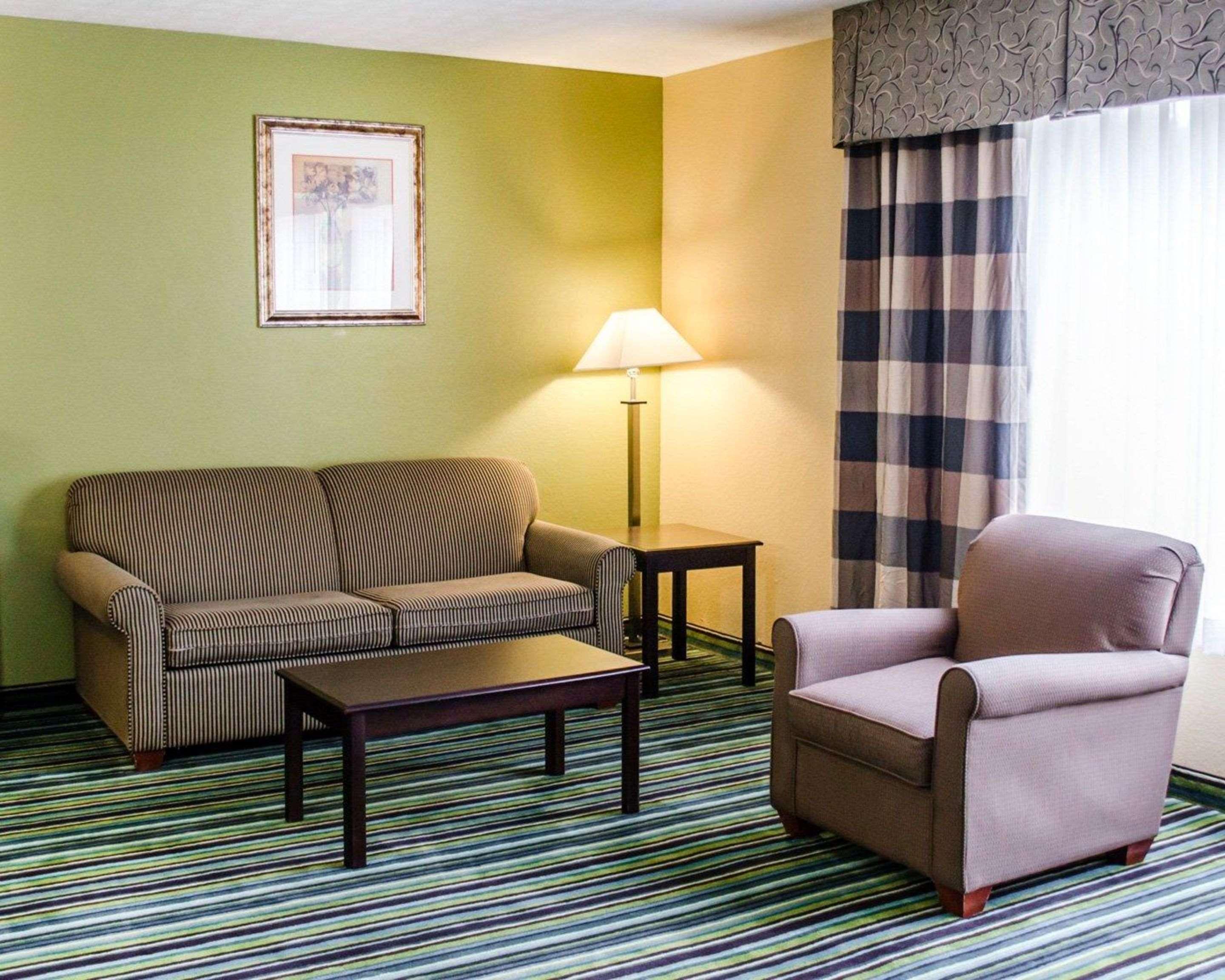Quality Inn & Suites Medina - Akron West Exteriér fotografie